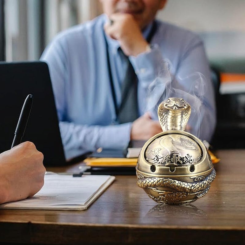 صحن رماد معدني كلاسيكي مقاوم للرياح بغطاء، بتصميم منحوت على شكل ثعبان، صغير الحجم ومحمول لسجائر السيجار - Image 3